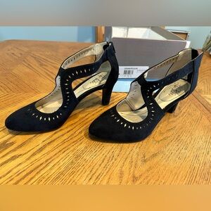 Life Stride Black Cutout Heels
